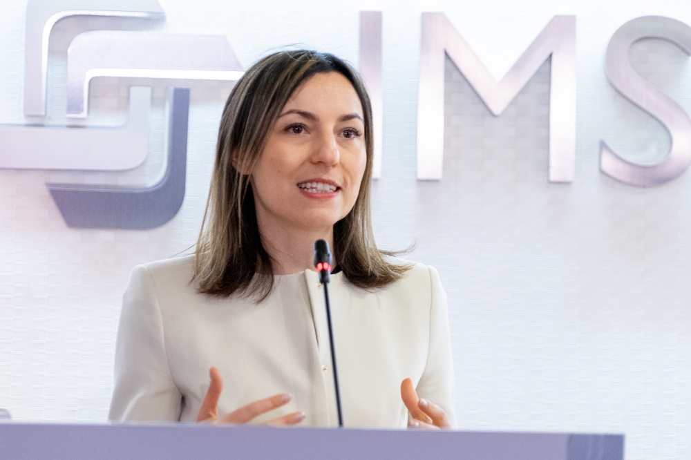 Stefania Ilinca, responsable técnica de cuidados de larga duración en la Oficina Regional de la OMS para Europa, durante su intervención.
