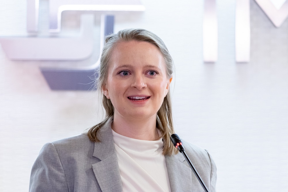 Cassandra Simmons, de lascuela Erasmus de Política y Gestión de la Salud; consultora externa y experta técnica en cuidados de larga duración para la Oficina Regional de la OMS para Europa, durante su intervención.