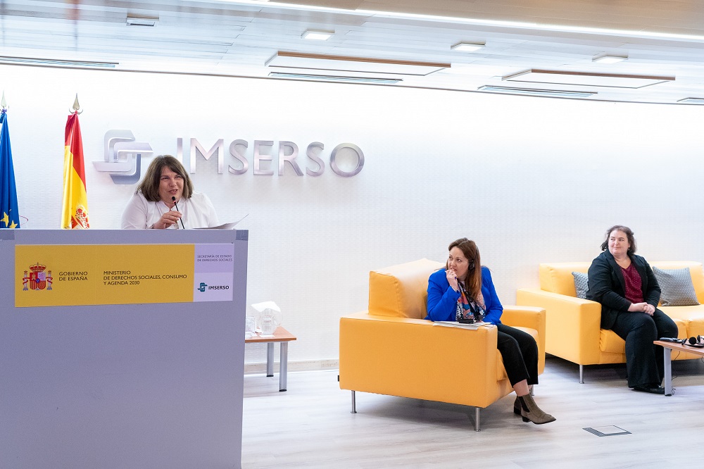 Angélique Khaled, directora de asuntos sociales en la Alta Autoridad Sanitaria (HAS, por sus siglas en francés) de Francia, durante su intervención.