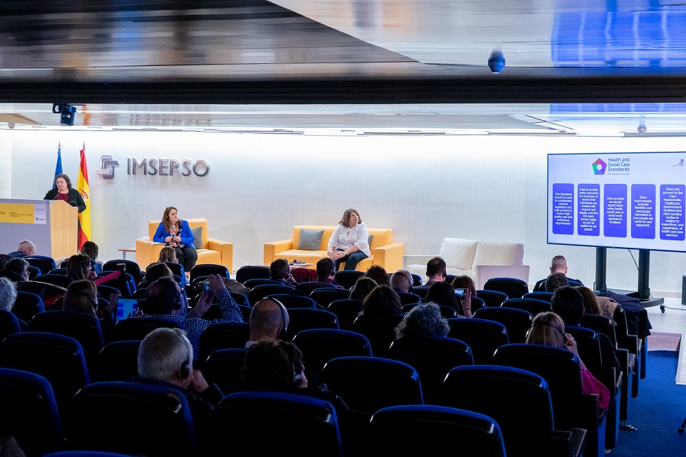 Sharron Reynolds, gestora de Servicios de Metodología, Inspección de Cuidados en Escocia, durante su intervención.