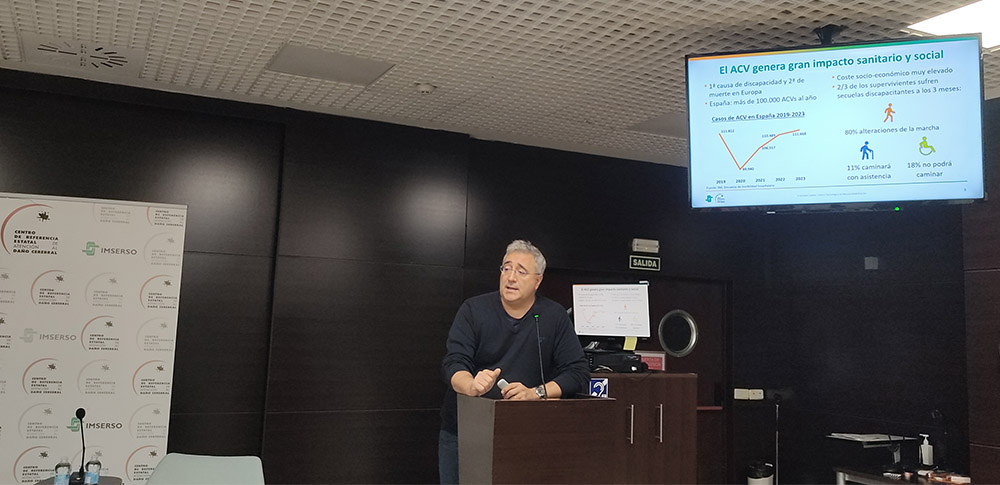 Juan Manuel Barroso, fisioterapeuta del Ceadac, durante su ponencia.