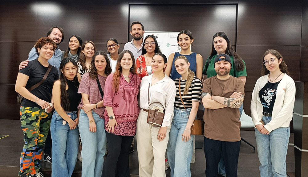 Estudiantes del máster de neuropsicología de la Universidad Antonio de Nebrija junto a Sergio Castel, neuropsicólogo del Ceadac.